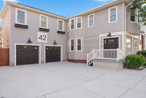42 S Dover Ave, Atlantic City, NJ, 08401-5913 | Card Image
