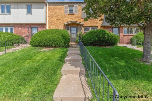 104 W 29th St, Cheyenne, WY, 82001-2752 | Card Image
