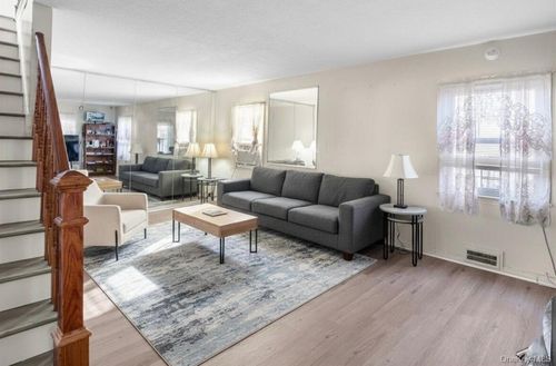 16 Hendrickson Ave, Hempstead, NY, 11550-4526 | Card Image