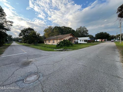 107 Cypress St, Richton, MS, 39476-9785 | Card Image