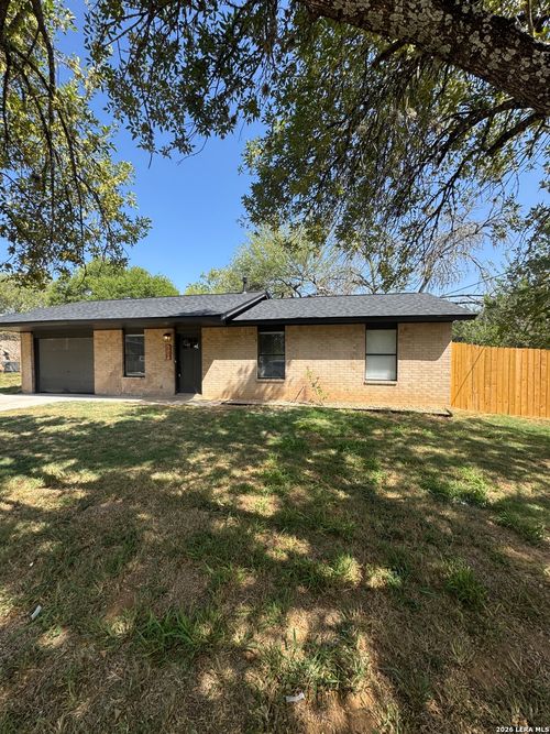 610 Franklin Blvd, Pleasanton, TX, 78064-2552 | Card Image