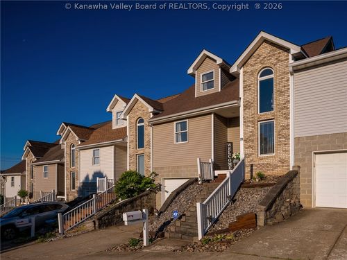 19 Townhouse Dr, Hurricane, WV, 25526-8437 | Card Image