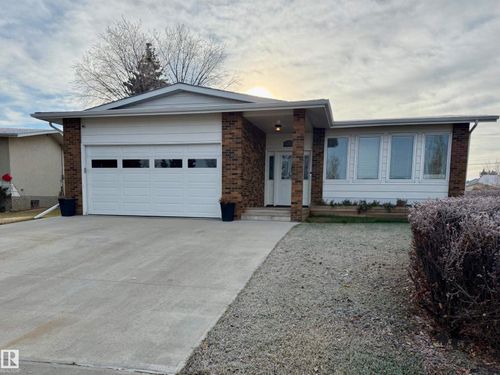 {{alt}} | Card Image