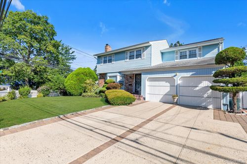 2005 Abbot Ave, Merrick, NY, 11566-2472 | Card Image