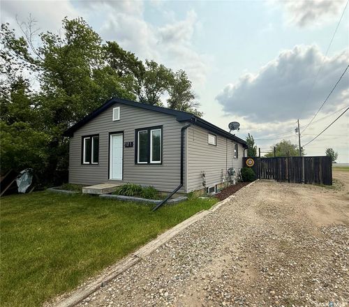 101 2nd Ave E, Coleville, SK, S0L1S2 | Card Image