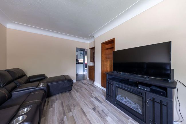 4736 43 Street, Home with 3 bedrooms, 1 bathrooms and 2 parking in Lloydminster SK | Image 6