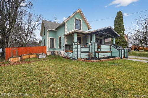 411 3rd St, Fenton, MI, 48430-1940 | Card Image