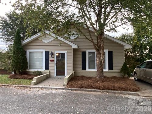 299 13th St, Cramerton, NC, 28032-1303 | Card Image