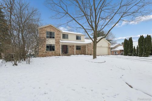 2728 Winter Park Ct, Rochester Hills, MI, 48309-1375 | Card Image
