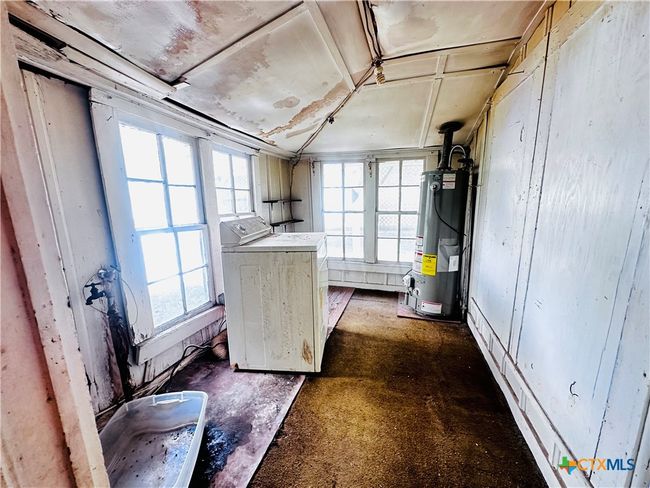 201 Maple St, House other with 3 bedrooms, 1 bathrooms and null parking in Yoakum TX | Image 16