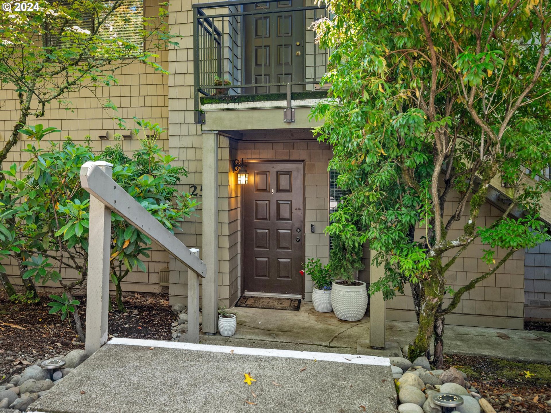 Crestfield Ct, Lake Oswego, OR 97035