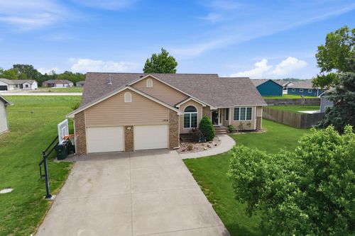 1216 Chestnut St, Halstead, KS, 67056-2346 | Card Image