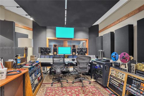 1260 Nw 29th St, MIAMI, FL, 33142-6669 | Card Image