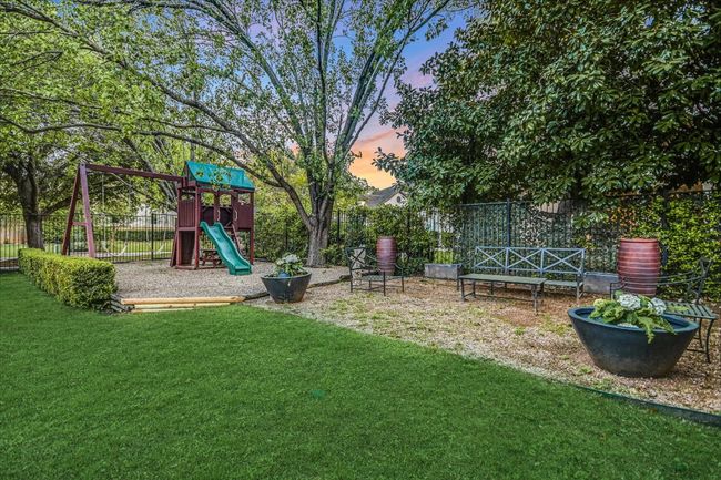 9001 Thickwoods, House other with 4 bedrooms, 5 bathrooms and 2 parking in Austin TX | Image 28