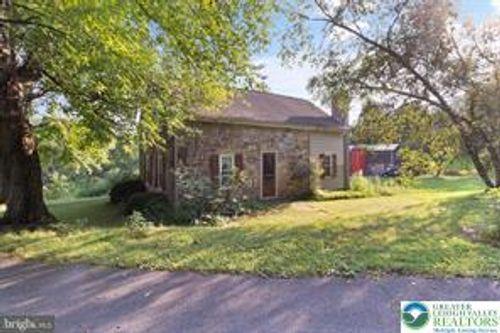 2155 Morgan Hill Rd, Williams Twp, PA, 18042-7011 | Card Image