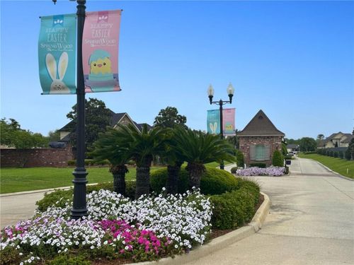 121 Sunflower Rd, Belle Chasse, LA, 70037-1642 | Card Image