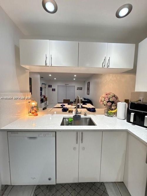 201-10445 Nw 11th St, Pembroke Pines, FL, 33026-5901 | Card Image