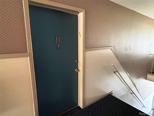 apt-14-19810 W 12 Mile Rd, Southfield, MI, 48076-2547 | Card Image