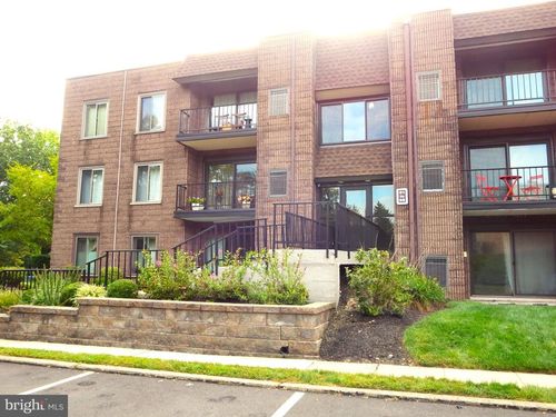 66 Oakridge Dr, LANGHORNE, PA, 19047-1040 | Card Image