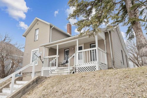 509 E Bremer Ave, Waverly, IA, 50677-1712 | Card Image