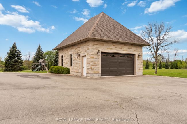 1114 Irace Dr, House other with 6 bedrooms, 7 bathrooms and 10 parking in Augusta ON | Image 50