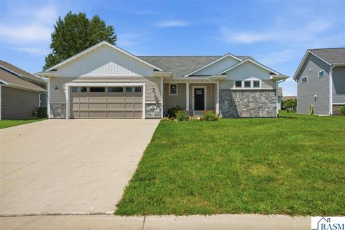 820 Fieldcrest Dr, Mankato, MN, 56001-3386 | Card Image