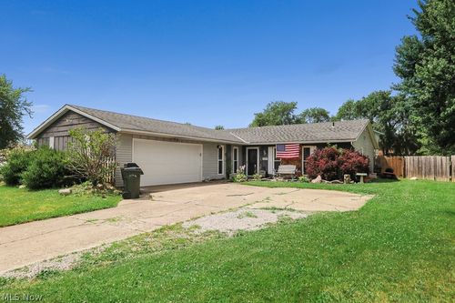 109 Monticello Cir, Elyria, OH, 44035-4516 | Card Image