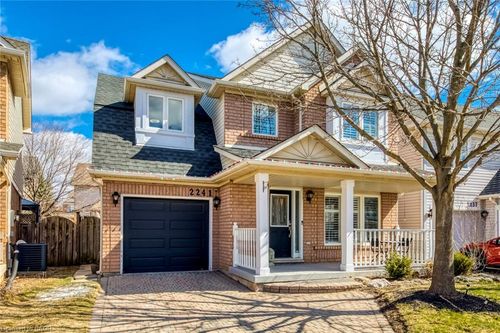 2241 Shadetree Ave, Burlington, ON, L7L6L4 | Card Image