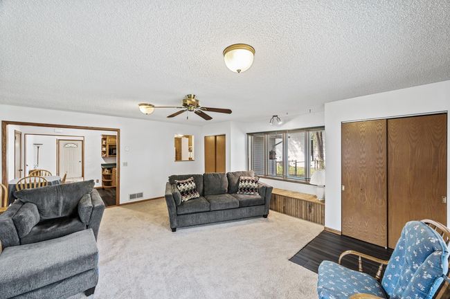 Lots of Windows and Natural Sunlight | Image 11