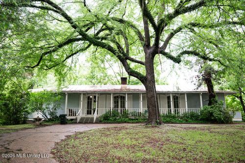 108 Dana Rd, Natchez, MS, 39120-4702 | Card Image