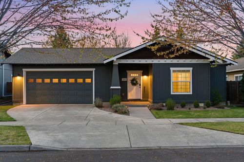 2217 Nw Cedar Ave, Redmond, OR, 97756-7744 | Card Image