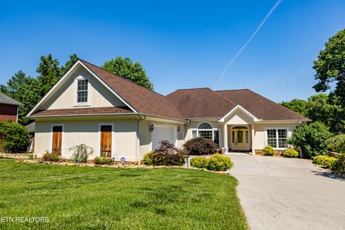 210 Indian Shadows Dr, Maryville, TN, 37801-3684 | Card Image