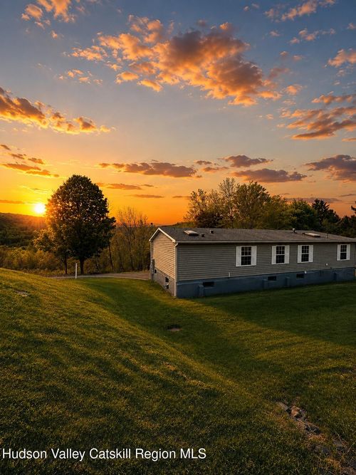 40 Van Dr, Tannersville, NY, 12485-7741 | Card Image