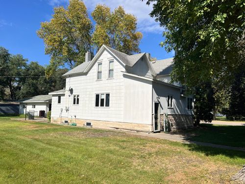 102 3rd Ave, Bellingham, MN, 56212-3300 | Card Image