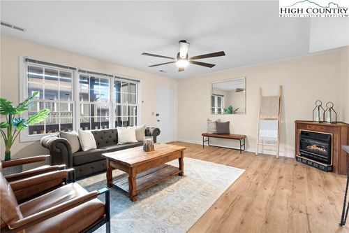 unit-b2-214 Village Grn, Blowing Rock, NC, 28605-6360 | Card Image