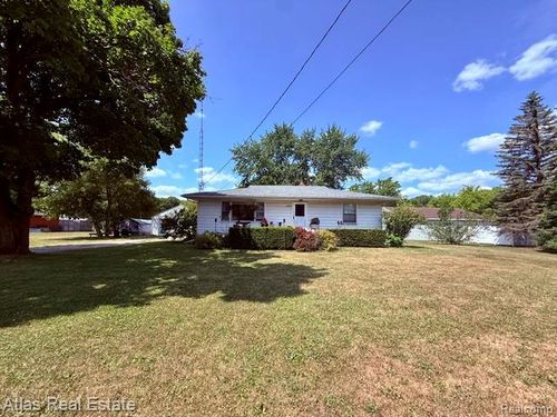 2060 Christner St, Burton, MI, 48519-1002 | Card Image