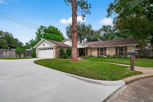 2834 Fontana Drive, Houston, TX, 77043 | Card Image