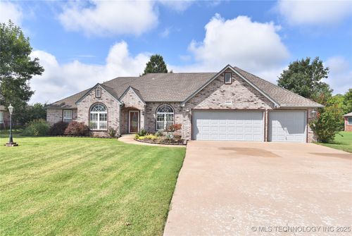 6884 S 302nd East Ave, Broken Arrow, OK, 74014-5466 | Card Image