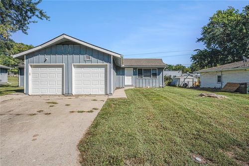 622-620-622 N 13th Ter, Leavenworth, KS, 66048-1294 | Card Image