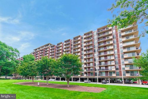 apt-320-1300 Army Navy Dr, ARLINGTON, VA, 22202-2040 | Card Image