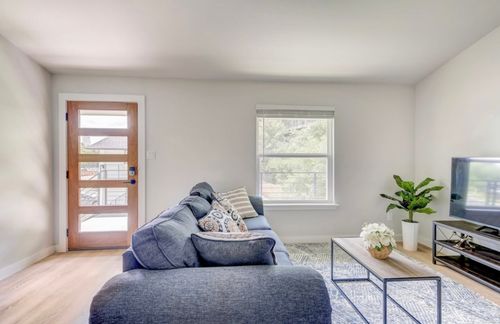 apt-202-1205 Hollow Creek Dr, Austin, TX, 78704-2062 | Card Image