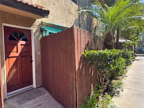 12-9019 Cedros Ave, Panorama City, CA, 91402-5801 | Card Image