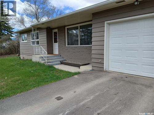 604 King St, Imperial, SK, S0G0G8 | Card Image