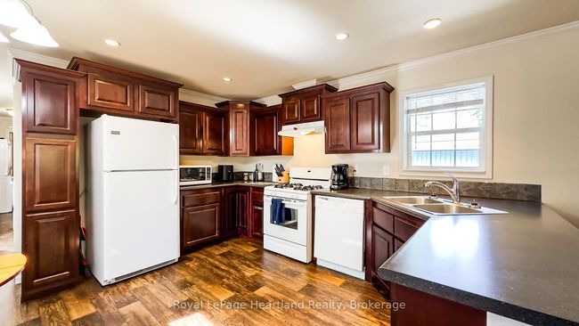 10 Bloomsbury Dr, Home with 2 bedrooms, 1 bathrooms and 2 parking in Goderich ON | Image 18