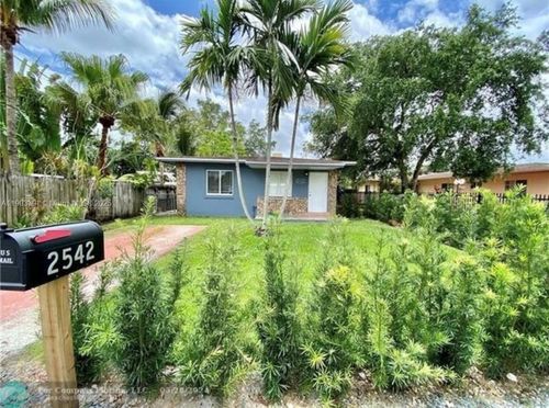 2540 Ne 181st St, North Miami Beach, FL, 33160-2018 | Card Image