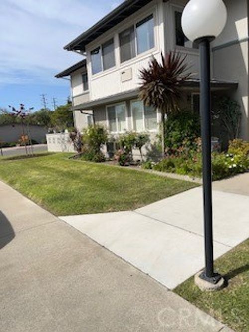 1860 Saint John Rd, Seal Beach, CA, 90740-7404 | Card Image