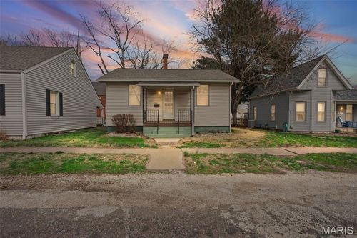 212 4th St, O Fallon, IL, 62269-2037 | Card Image
