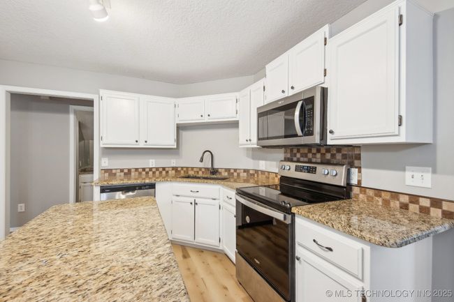 1426 Orchard Dr, House other with 4 bedrooms, 3 bathrooms and null parking in Grove OK | Image 9