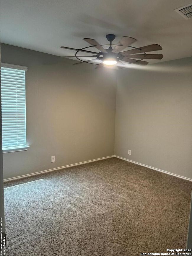345 Middle Green Loop, House other with 3 bedrooms, 2 bathrooms and null parking in Floresville TX | Image 17