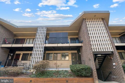 3930 Stone Gate Dr, SUITLAND, MD, 20746-1901 | Card Image